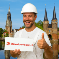 stukadoor aan het stucen in Delft